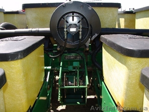 16-ти рядная сеялка John Deere модели 7200. 